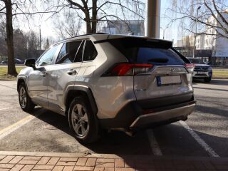 Toyota RAV4 Luxury Comfort 2.0 129кВ