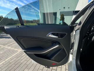 Mercedes-Benz CLA 180 1.6 90kW