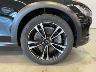 Volvo V90 Cross Country AWD Momentum 2.0 B4 KERS Mild Hybrid 145kW