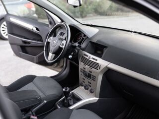 Opel Astra Elegance Facelift 1.6 85кВ
