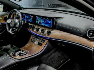 Mercedes-Benz E 220 AMG 2.0 143kW