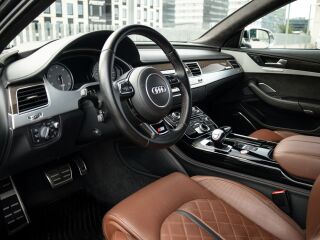 Audi S8 Plus 4.0 523кВ