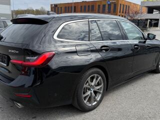BMW 330 e xDrive Touring Steptronic 2.0 215kW