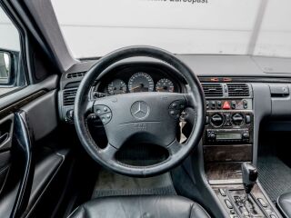 Mercedes-Benz E 280 4-Matic Avantgarde V6 150kW
