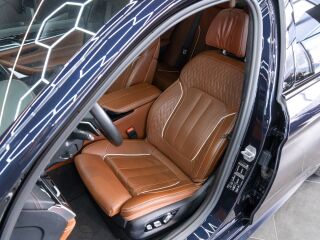 BMW M550 i xDrive Individual 4.4 V8 390kW