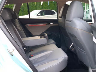 Skoda Enyaq Lounge interior 70kW