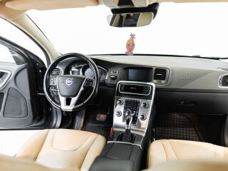 Volvo V60 Facelift Momentum 2.0 133kW