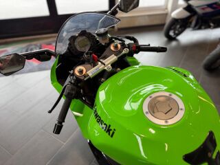 Kawasaki Ninja ZX - 10R Ninja R4 138kW