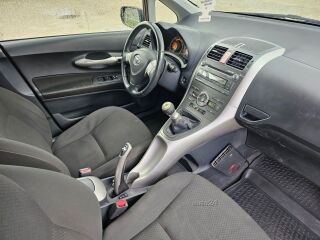 Toyota Auris 2.2 130кВ