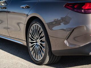 Mercedes-Benz E 220 AMG Night Pakett 2.0 145кВ
