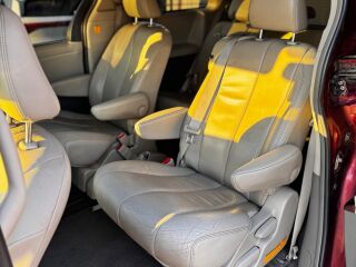 Toyota Sienna XLE 3.5 V6 197kW