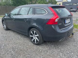 Volvo V60 PLUG IN HYBRID 2.4 R5 D6 158kW