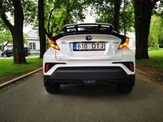 Toyota C-HR Luxury Plus NAVI Crossover FL Hybrid FWD 1.8 Dynamic Force Elekter 37 kW + 72kW