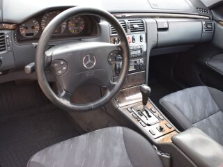 Mercedes-Benz E 220 Avangarge 2.2 R4 CDI 105kW
