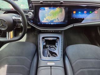 Mercedes-Benz E 300 AMG line SUPERSCREEN 2.0 150kW