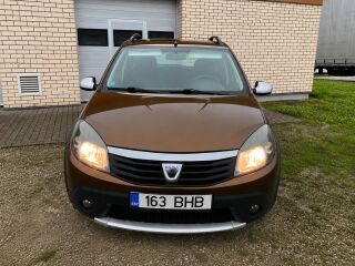 Dacia Sandero Stepway Laureate 1.6 62кВ