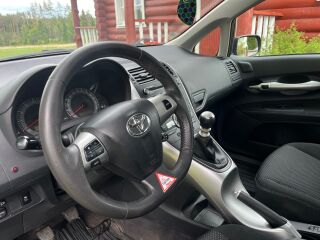 Toyota Auris 1.6 97kW