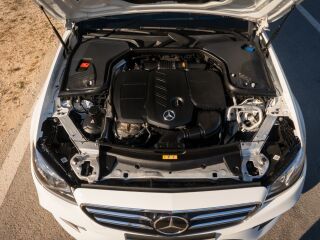 Mercedes-Benz E 220 4MATIC AMG Night Package 2.0 143кВ