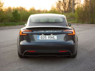 Tesla Model 3 Long Range Dual Motor 366kW