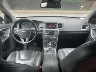 Volvo V60 PLUG IN HYBRID 2.4 R5 D6 158kW