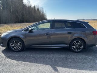 Toyota Avensis Premium 1.8 108kW