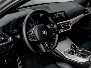 BMW 330 e M-Sport Individual 2.0 215kW