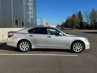 Lexus LS 460 4.6 V8 280kW
