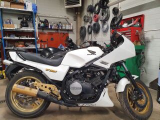 Honda VF 750 F V4 66kW