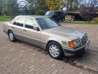 Mercedes-Benz E 300 Turbo 3.0 108kW
