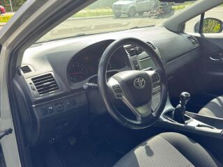 Toyota Avensis Sol Package 2.0 D-4D 91кВ