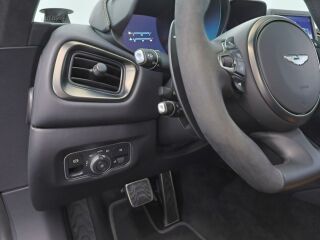 Aston Martin DBS V12 533kW