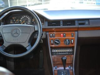 Mercedes-Benz E 260 2.6 118kW