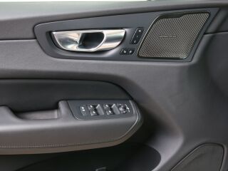 Volvo XC60 AWD PLUS BRIGHT INTELLI SAFE PRO MY25 2.0 T6 Recharge Long Range Plug In Hybrid 293kW