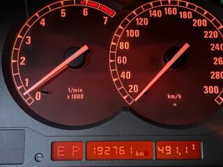 BMW 850 5.0 V12 220кВ