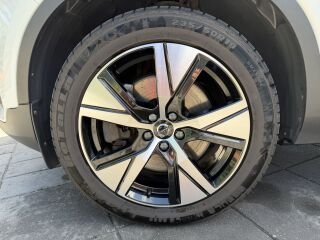 Volvo XC40 R-DESIGN INTELLI SAFE PRO GEARTRONIC RECHARGE 1.5 T5 Twin-Engine PLUG-IN-HYBRID 60 + 132kW
