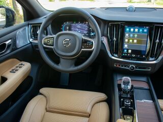 Volvo V60 Cross Country MY24 ULTIMATE BRIGHT Xenium Full 2.0 B4 MHEV Kerghübriid Polestar 145кВ