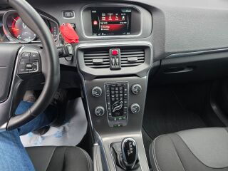 Volvo V40 Luxury Passion Red Solid 2.0 D3 110kW