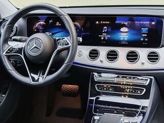Mercedes-Benz E 300 2.0 155kW