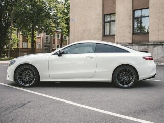Mercedes-Benz E 220 COUPE 4 MATIC 9G AMG NIGHT PACKAGE 2.0 143кВ