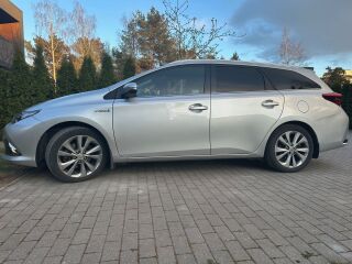 Toyota Auris 1.8 73кВ