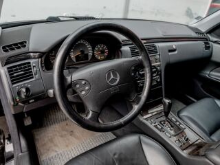 Mercedes-Benz E 280 4-Matic Avantgarde V6 150kW