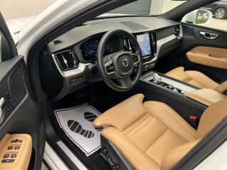 Volvo XC60 AWD Luxury Inscription FaceLift MY22 2.0 T6 Recharge Twin Engine Plug-in-Hybrid 251кВ