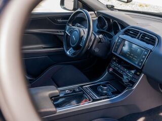Jaguar XE R-sport 2.0 132кВ
