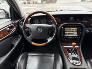 Jaguar XJ8 4.2 V8 219kW