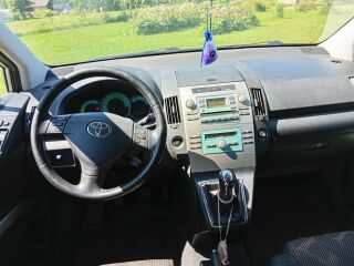Toyota Corolla Verso 2.2 130кВ
