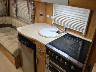 Swift Fairway 584