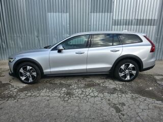 Volvo V60 Cross Country Cross Country Pro AWD 2.0 145кВ