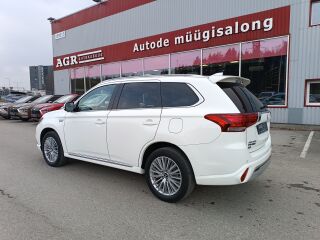 Mitsubishi Outlander Instyle 4WD 2.4 PHEV 165кВ