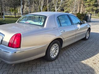 Lincoln Town Car 4.6 154kW