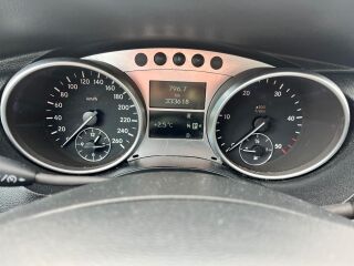 Mercedes-Benz R 320 3.0 V6 TDI 165kW